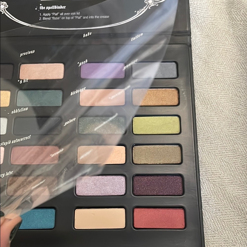 Kat Von D Spellbinding Eyeshadow Book - Picture 7 of 9